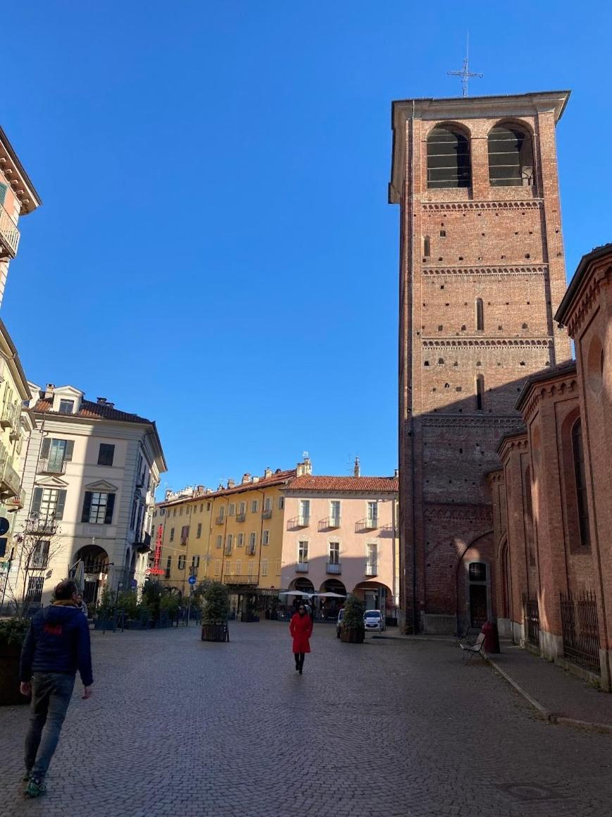 Maschera Di Ferro Appartamento In Centro Storico Pinerolo Bagian luar foto