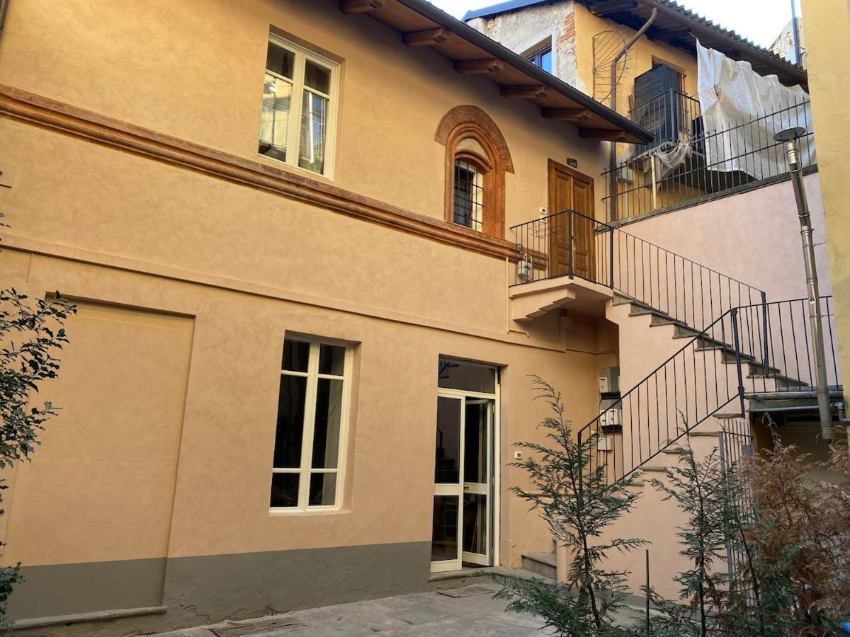 Maschera Di Ferro Appartamento In Centro Storico Pinerolo Bagian luar foto